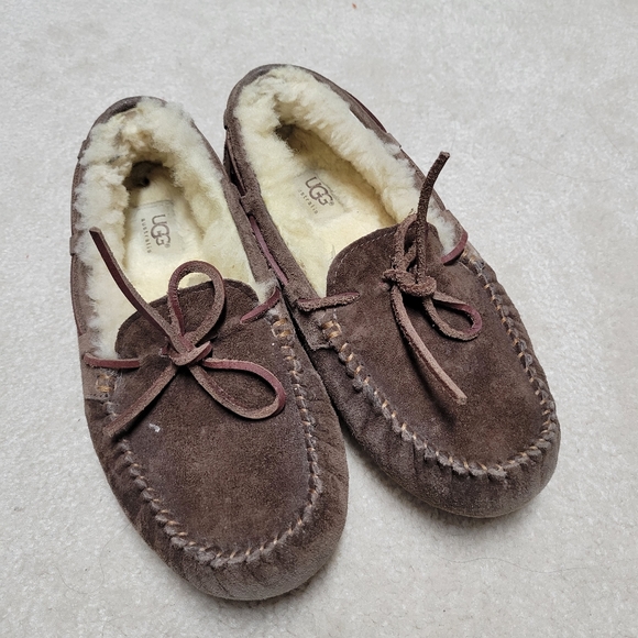UGG Dakota Slippers - Picture 1 of 5